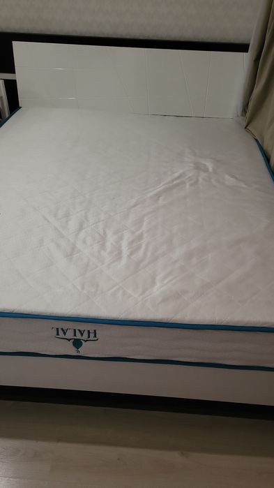 Продам спальную кровать с масрасом