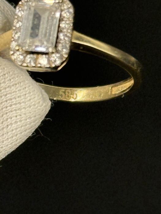 Золото 585  Кольцо Масса: 1.7