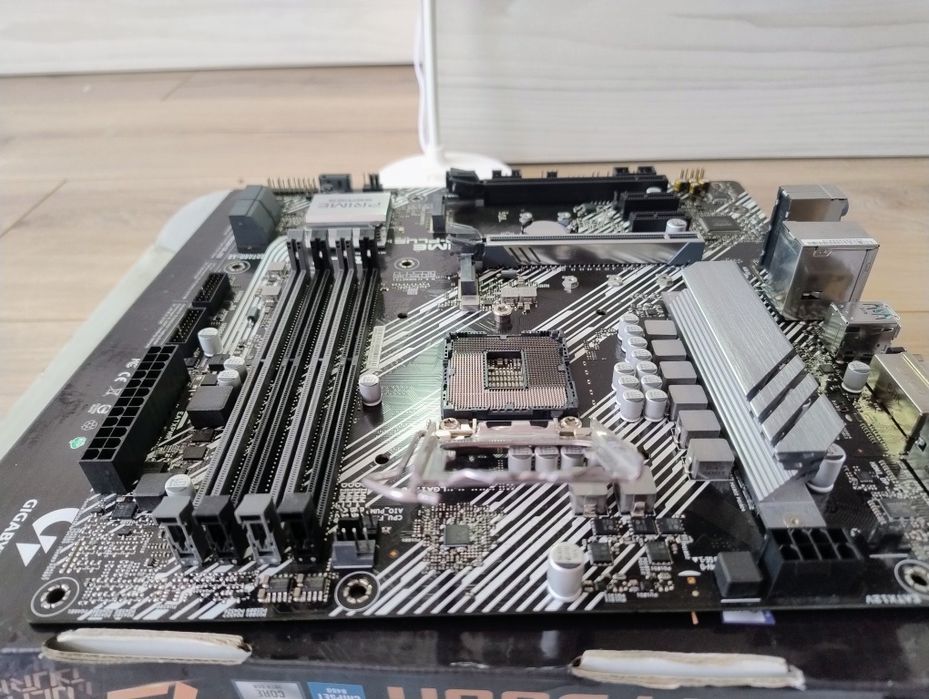 ASUS PRIME H470M-PLUS (LGA1200) NVIDIA GTX 760 GRATIS (cu probleme gaming) Atenție la deschidere.