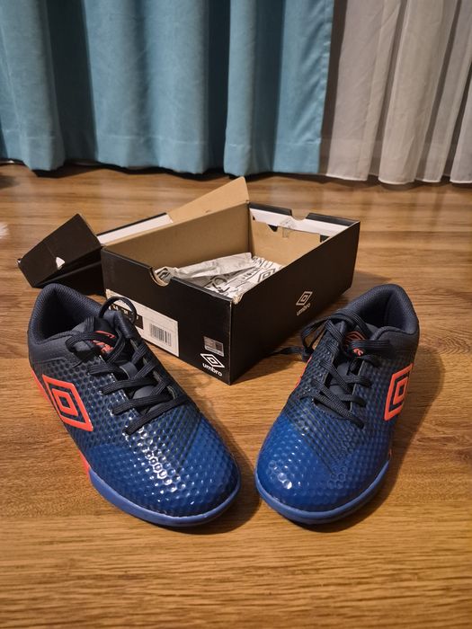 Футболни стоножки Umbro 37 номер