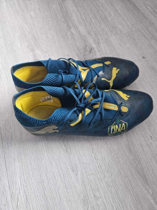 футболни бутонки