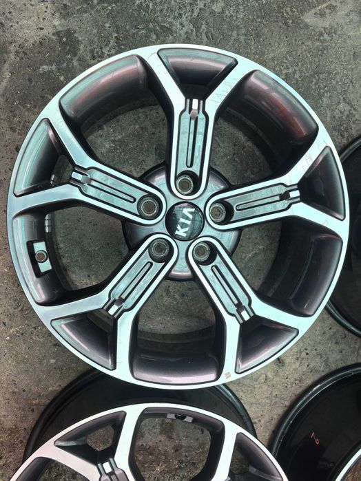 5/114.3/18 Kia Kia