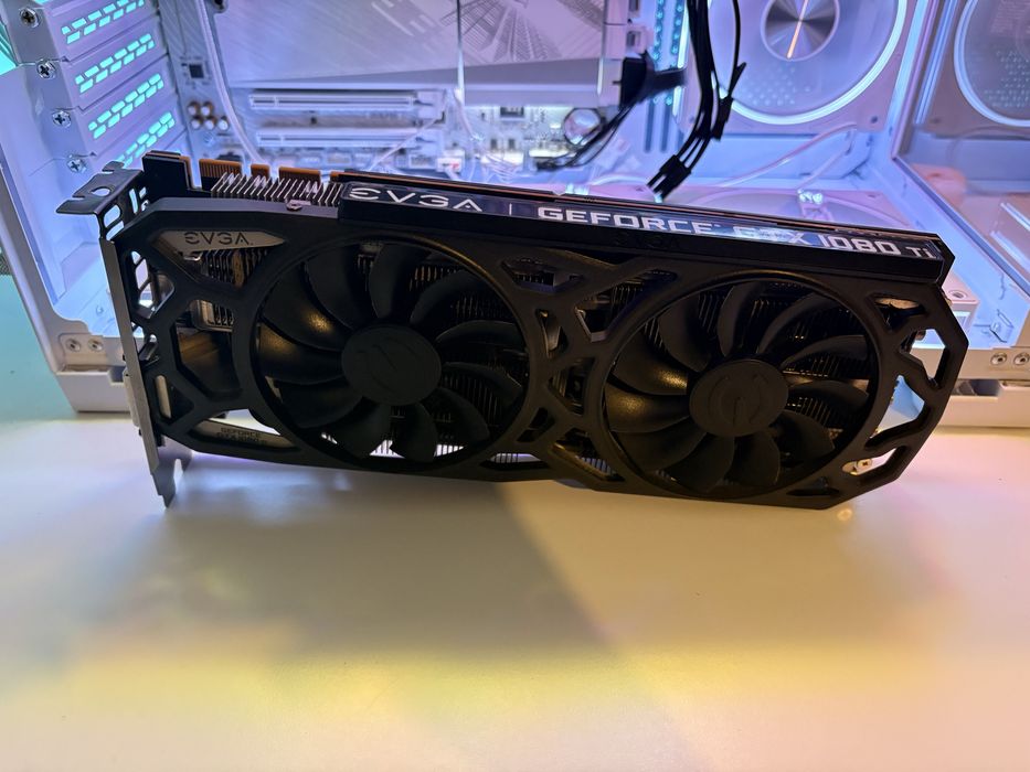 Vand placa video NVIDIA GTX 1080TI EVGA 11GB VRAM + Cablu HDMI si DP