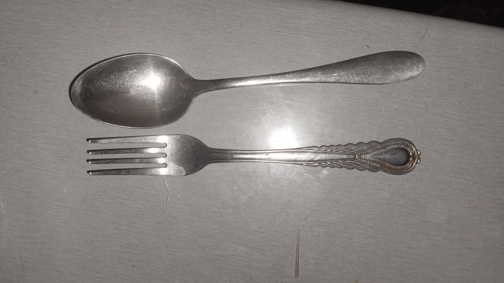 Pasuda komplekt Kelishilgan holatda sotiladi narxi telda.