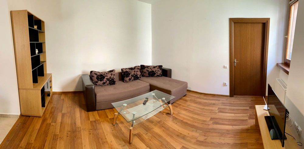 Apartament cu 2 camere casa curte centrul istoric; perioada minima 12 luni