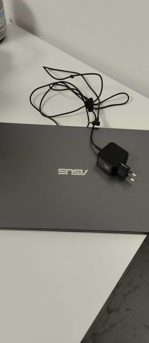 Лаптоп Asus 15.4 инча