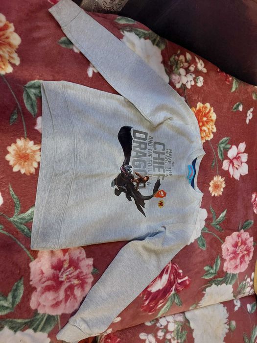 Vand doua bluze maneca lunga copii 7-8 ani