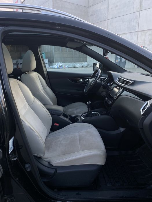 Nissan Qashqai 4x4 Tekna – 1,6 dci, camere 360°, piele crem cu alcantara