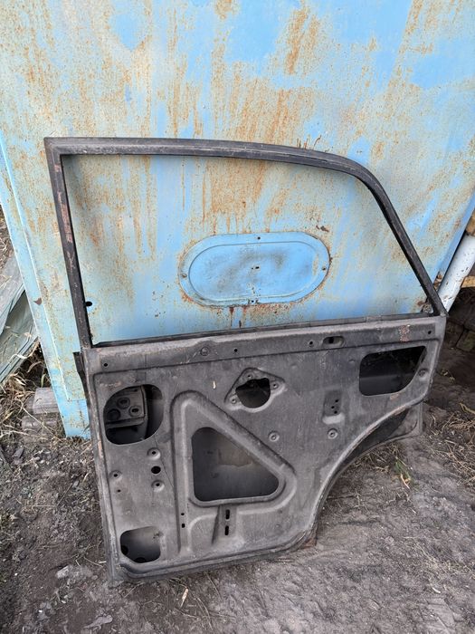 Продам дверь автомобиля иж 412