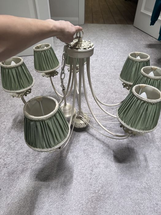 Люстра с тканевыми абажурами