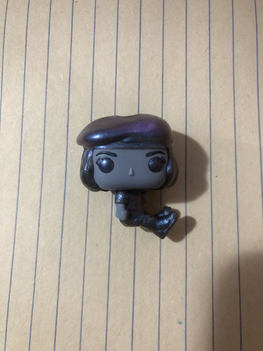 фигурка из коллекции kinder joy - stranger things  Робин из изнанки