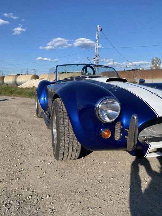 Ретро кола Shelby Cobra под наем за абитуриентски бал