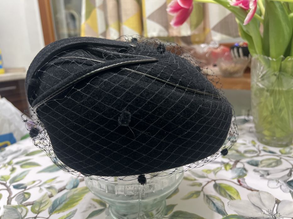 Женская шляпа с сеткой