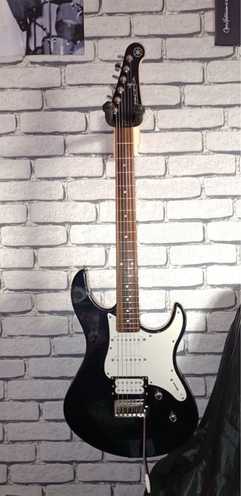 Yamaha Pacifica 212VFM — электрогитара