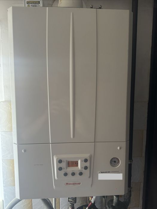Apartament 3 camere decomandat; etaj 1; 83 mp; zona Strand