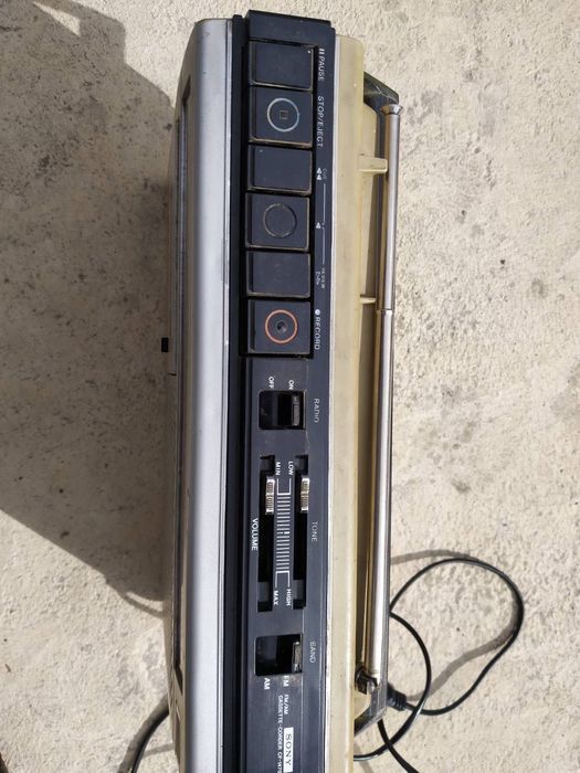 Продавам ретро радиокасетофон Sony