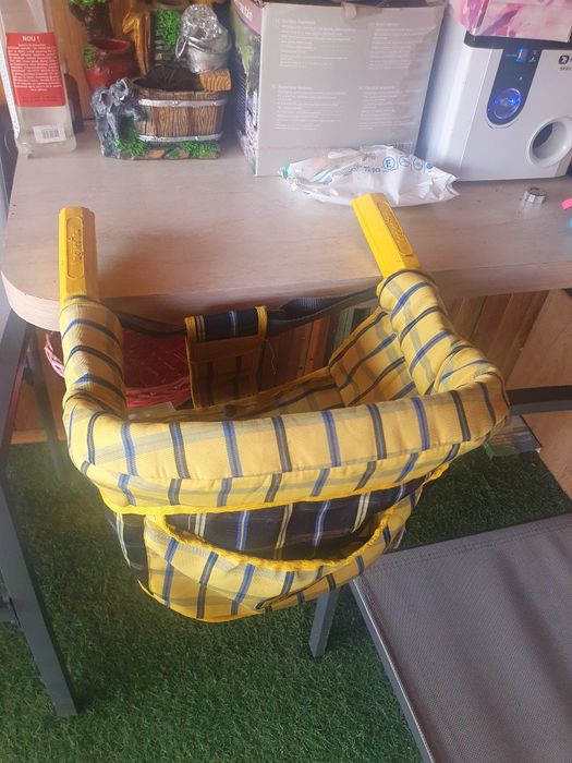 Scaun de masa copil atasabil de masa