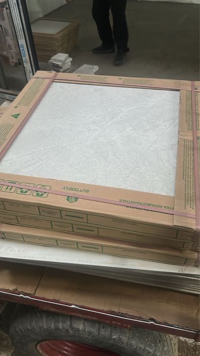 Ламинат бело-серого цвета