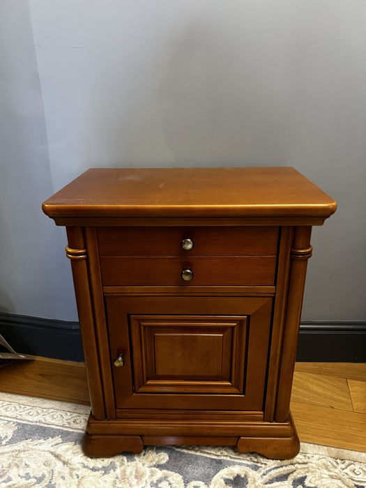 Продам испанский спальный гарнитур из массива дерева