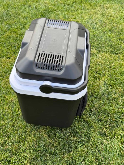 Ladă frigorifică auto 12V nouă | Răcește și încălzește | Ideală pentru camping și vacanțe