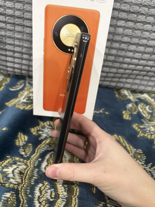 Продам телефон honor x9b