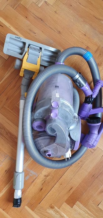 Прахосмукачка "Dyson" с перфектно работещ двигател
