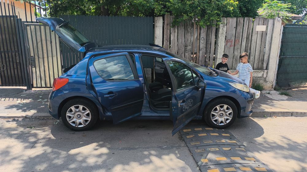 PEUGEOT 207