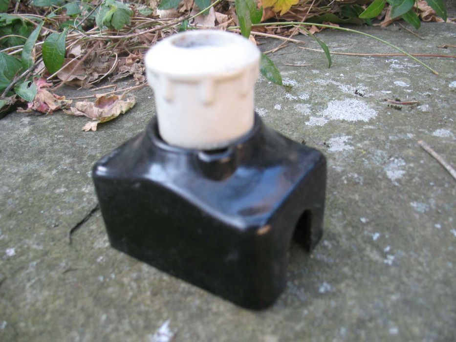 ПЕС-27,500v/25A-нови,керамичнибушони.Комплект-основа, капачка, бушон.