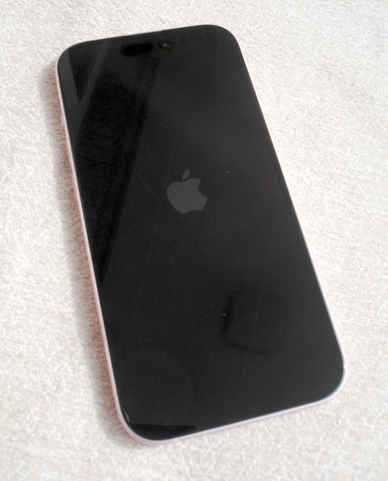 Смартфон iPhone 15, A3090