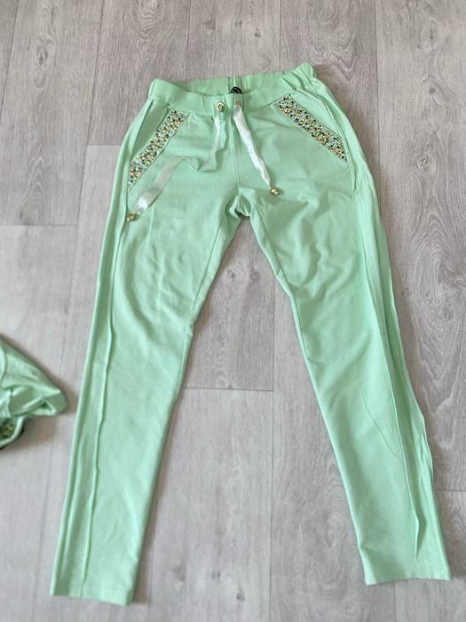 Продам спортивный костюм