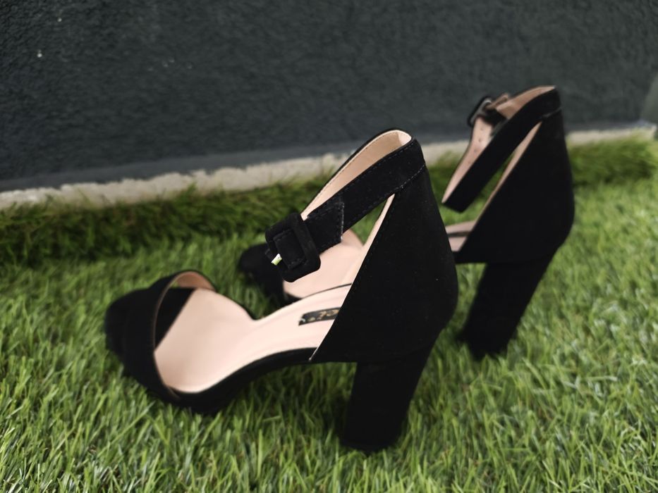 Sandale cu toc piele intoarsa