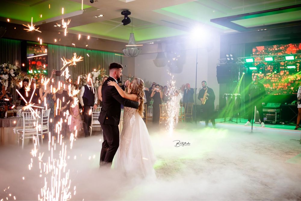 Fum greu, masina cu balone și mărturii din ceară