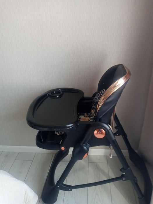 Детский стол для кормления ребёнка