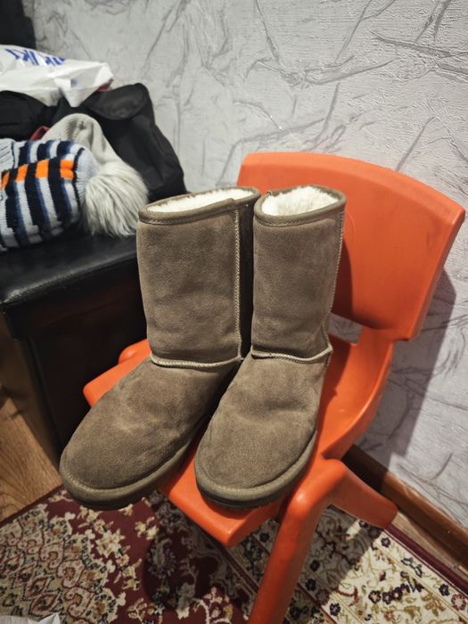 Угги б/у зимние из овчины