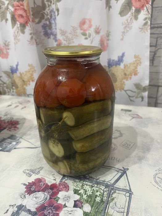 Соленые огурцы, лечо, икра