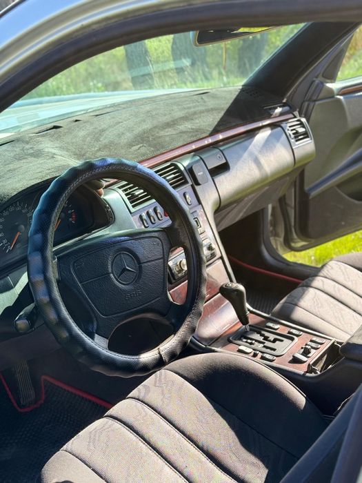 Продам Mersedes Benz E230