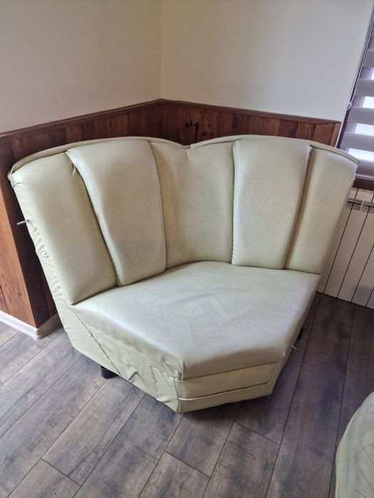 Ъглов кожен диван