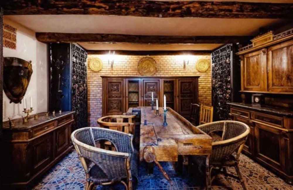 VAND PENSIUNE/CASA DE LOCUIT in localitatea Ghioroc jud Arad