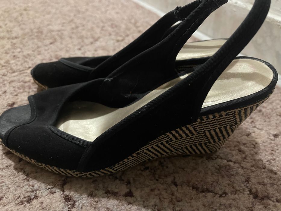 Дамски Сандали, черни, в отлично състояние
