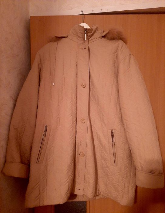 Продам женскую зимнюю куртку.