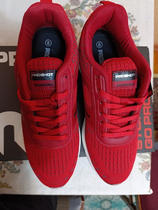 Турецкие кроссовки. Размер 42 в наличии 4 пары