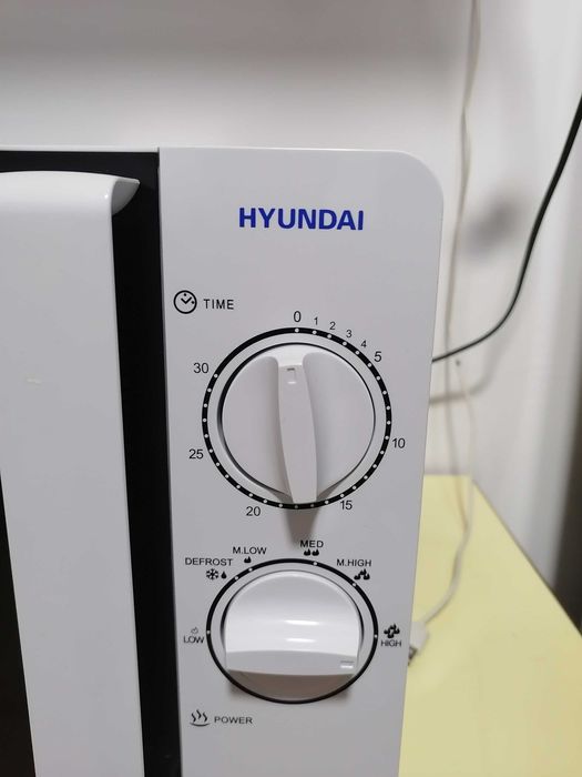 Vând urgent cuptor cu microunde