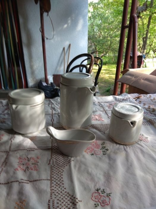 Сервиз за кафе,канички за чай и мляко,