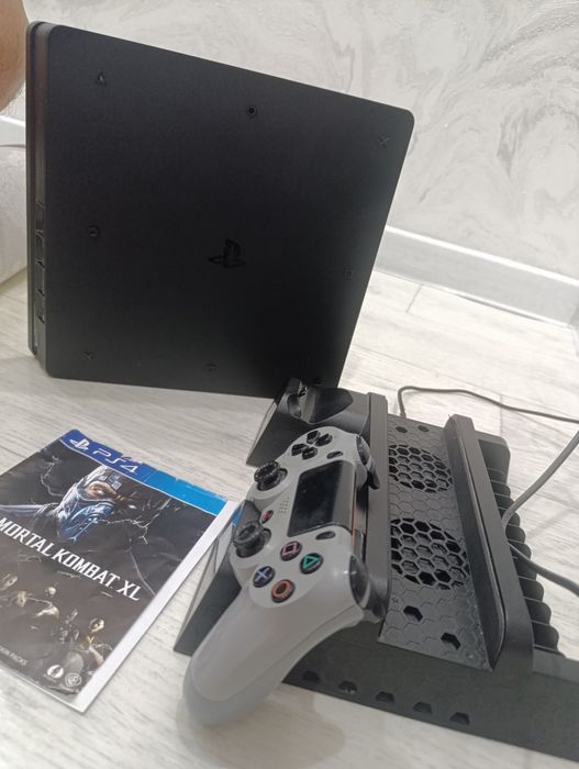 Playstation 4 Slim + Станция