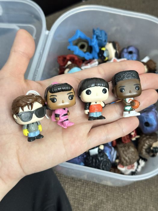 очень странные дела фигурки пишите