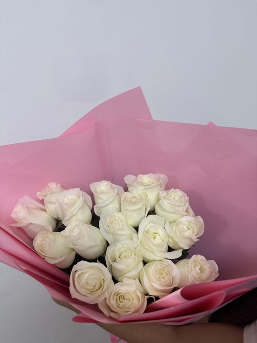 Белые розы 17 штук