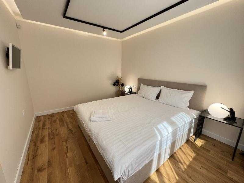 Дава се под наем Тристаен апартамент в Бургас, Център - 100 кв.м за 1275 € - Снимка #9