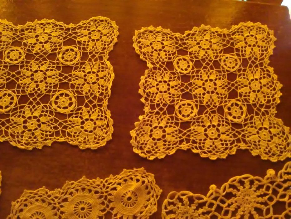 Продавам комплект плетени карета на кука за 18.00 лв.