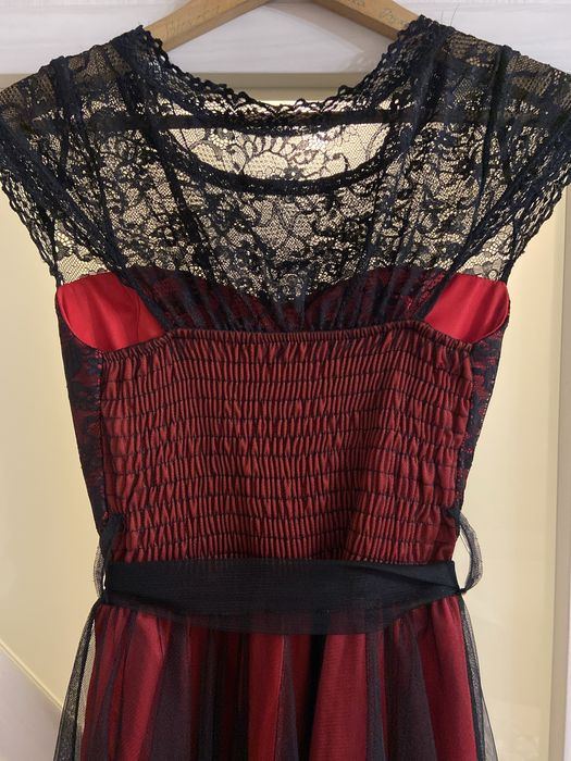 Рокля  бордо с черна дантела