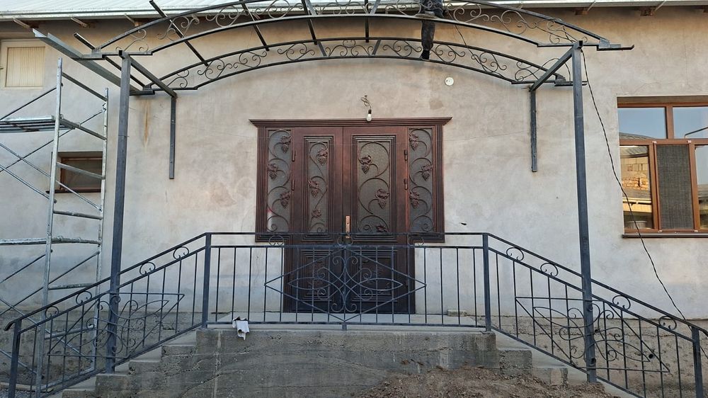 Темір есік аркасымен сатылады